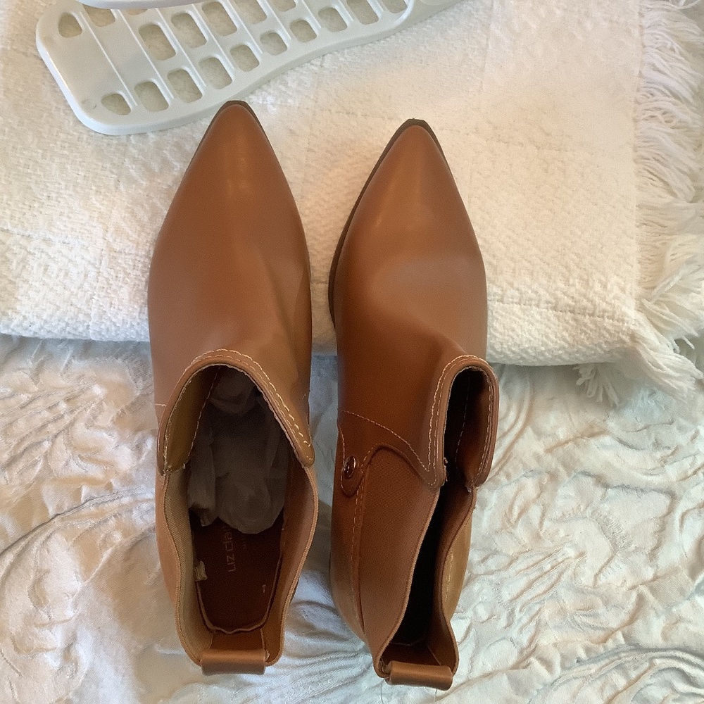NWOT Liz Claiborne‎ Barrington ankle  booties sz 6 honey memory foam - Picture 4 of 12